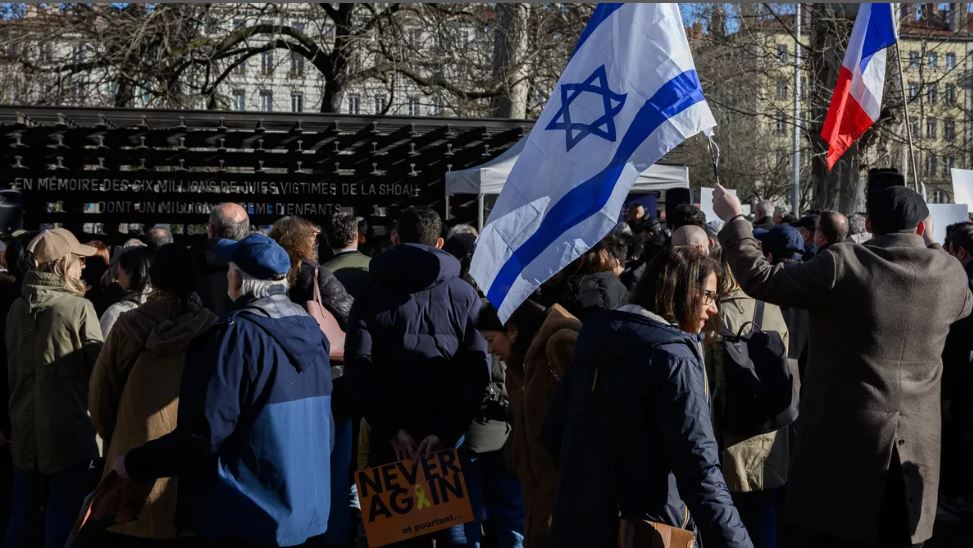 &laquo;&nbsp;C&rsquo;est mettre une cible dans notre dos&nbsp;&raquo; : le grand malaise des juifs devant la reconnaissance de la Palestine, Le Figaro, analyse de Didier&nbsp;Long